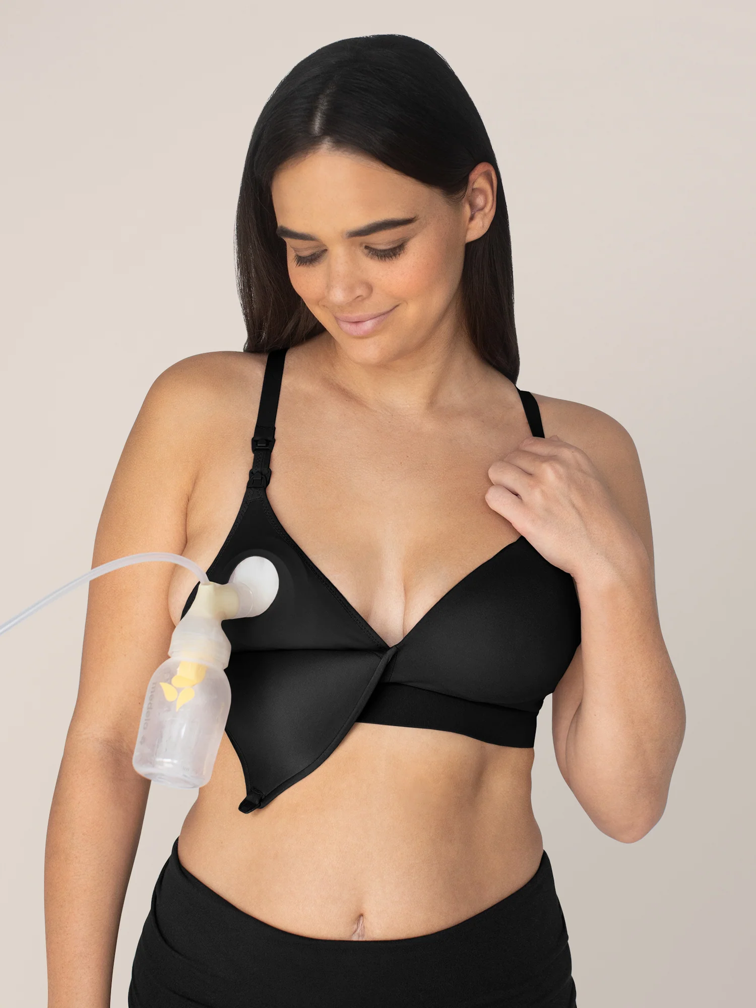 Minimalist Hands-Free Pumping & Nursing Bra | Black - Image 4